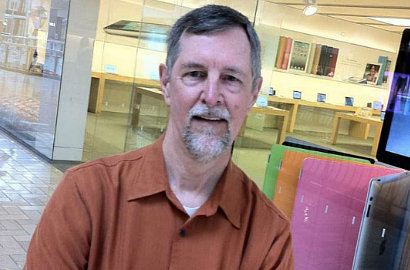 Gary Allen Fanboy Apple Paling Loyal Meninggal di Usia 67 Tahun