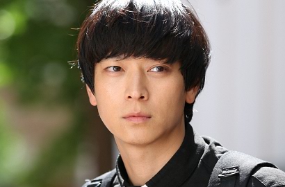 Intip Aksi Menegangkan Kang Dong Won di Film 'Black Priests'