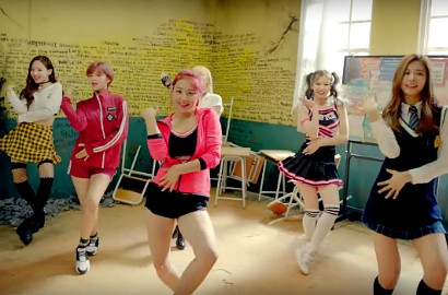 Grup Baru  JYP Twice Ceria Dikelilingi Zombie di MV Debut 'Ooh-Ahh'