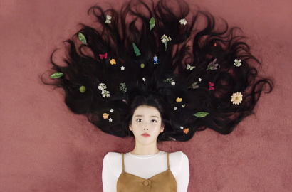 Kocak dan Artistik, Rambut IU Jadi Pohon Jeruk di Teaser MV 'Zeze'