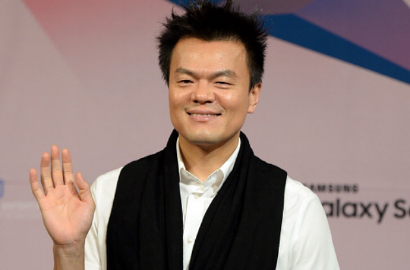 Park Jin Young Rilis Poster Bareng Cewek Pakai Lingerie untuk Konser 19+
