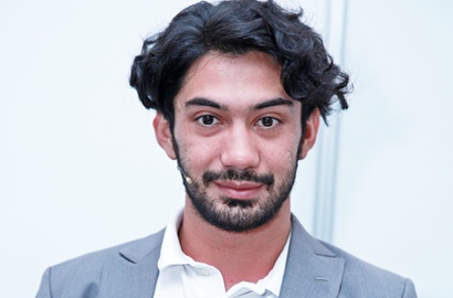 Tak Hanya BCL, Reza Rahadian Juga Berubah Total di 'My Stupid Boss'