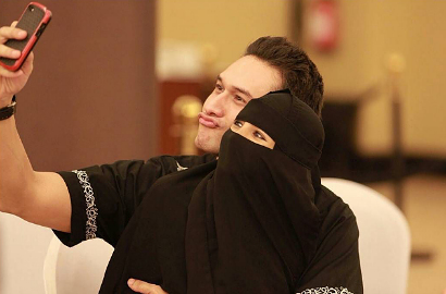 17 Tahun Berteman, Indra Bruggman Akhirnya Ngaku Nikahi Soraya Abdullah