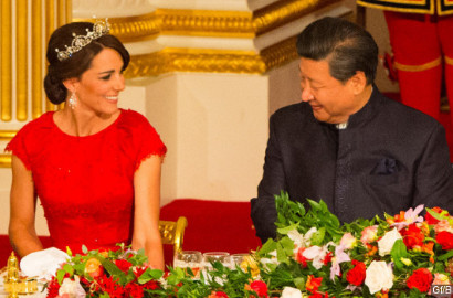 Kate Middleton Cantik Kenakan Gaun di Perjamuan Negara Pertamanya