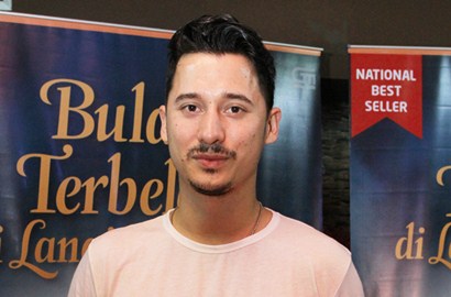 Duh, Nino Fernandez Jadi Ateis di 'Bulan Terbelah di Langit Amerika'