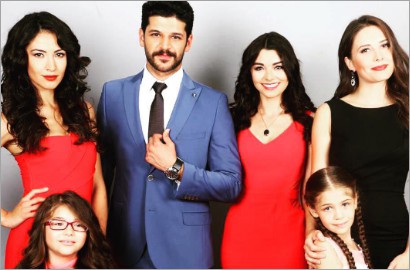 Aduh, Nyonya Arzu Pingsan di Penjara dalam 'Elif' Season 2