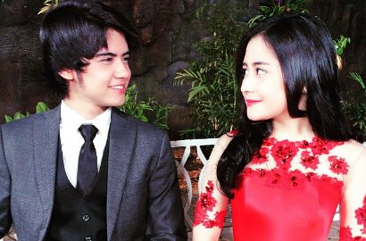 Cieee, Aliando Berlutut dan Cium Mesra Tangan Prilly di 'GGS Returns'