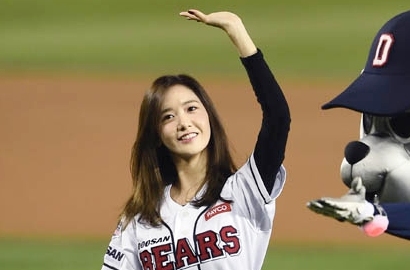 Super Unyu, Intip Aksi Yoona SNSD Jadi Pelempar Pertandingan Bisbol