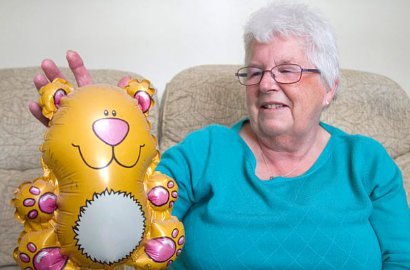 Ajaib, Balon Helium Nenek Ini Tak Pernah Kempes Selama 20 Tahun