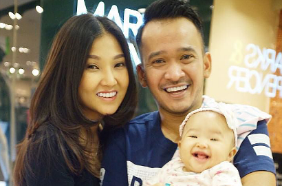 Penuh Haru, Ruben Onsu Ziarah ke Makam Ibu di Ultah Pernikahan ke-2