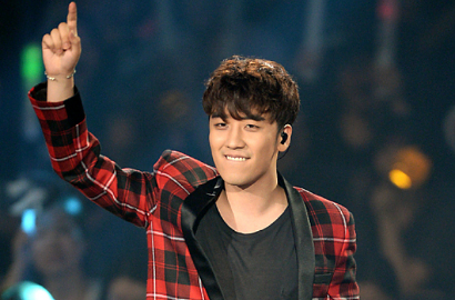 Fans Nyelonong Naik ke Panggung Big Bang, Seungri Malah Ajak Ngedance