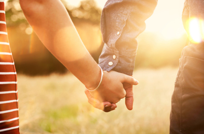 Kocak, Pria Ini Punya Cara Unik Peringatkan Pacar Putrinya
