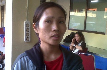 Ternyata Ibu Kandung Angeline Sempat Lempar Tisu ke Hotma Sitompul