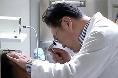 Pria Ini Hampir Tuli Gara-Gara Salah Kira Lem Jadi Obat Tetes Telinga