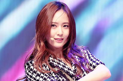 Pamer Punggung Mulus, Krystal Cantik Menggoda di Teaser Foto f(x) '4 Walls'