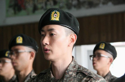 Jadi Ketua Peleton, Intip Foto Keren Eunhyuk SuJu Latih Tentara di Militer