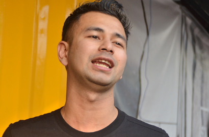 Raffi Ahmad Bawa Bungkusan Misterius, Suasana Jadi 'Tegang'