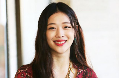 Sudah Hengkang, Fans Heboh Lihat Sulli Masih Dukung Comeback f(x)