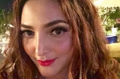 Pakai Busana Pamer Dada, Ashanty Diprotes Azriel dan Fans