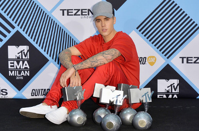 Justin Bieber Menangkan 5 Kategori di MTV Europe Music Awards 2015