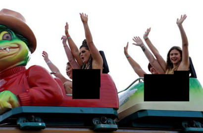 Demi Amal untuk Kanker, Puluhan Orang Naiki Roller Coaster Tanpa Pakaian