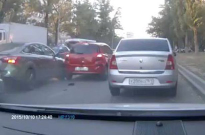 Tak Mau Terbang, Merpati Ini Membuat Kecelakaan Beruntun 3 Mobil