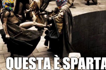 Heboh Rossi Tendang Marc Marquez, Netter Ramai Bikin Meme Kocak