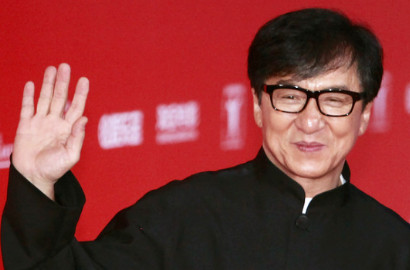 Tak Dinikahi, Mantan Selingkuhan Jackie Chan Terharu Pakai Gaun Pengantin