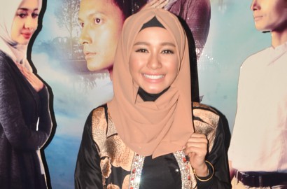 Laudya Cynthia Bella Menangis Dituduh Lepas Hijab Demi Film 'Kakak'