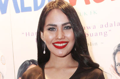 Gara-Gara Foto Ini, Kartika Putri Dikira Telanjang dan Cuma Pakai Handuk