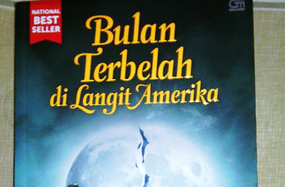 Poster 'Bulan Terbelah di Langit Amerika': Apakah Dunia Lebih Baik Tanpa Islam?