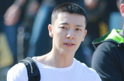 'Siap Perang', Donghae SuJu Pose Sangar Pakai Seragam Tentara di Militer