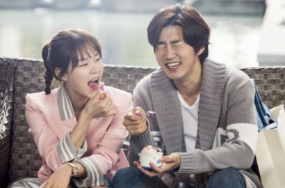 Yoon Kye Sang dan Han Ye Ri Ciuman di Trailer 'Dramatic Night'