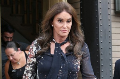Habis Makan Bareng, Kim K dan Kylie Nyanyi untuk Ultah Caitlyn Jenner