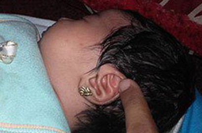 Ada Lafal 'Allah' di Telinga Bayi yang Baru Lahir Ini