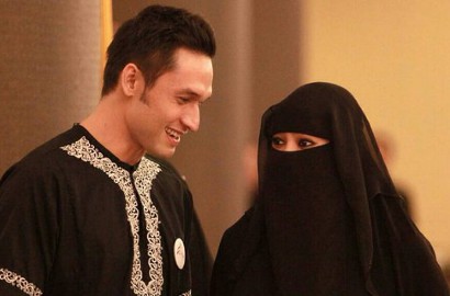 Ngotot Belum Nikah, Indra Bruggman Hapus Foto Bareng Soraya Abdullah?