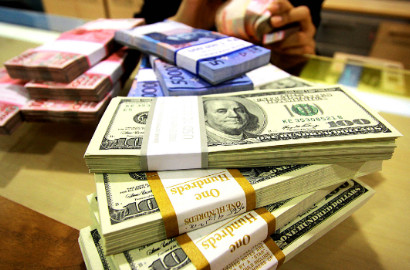 Waduh, Nilai Tukar Rupiah Merosot Hingga ke Zona Merah