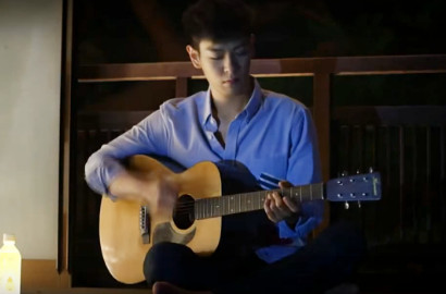 Bikin Meleleh, T.O.P Big Bang Nyanyi Sambil Main Gitar di OST 'Secret Message'