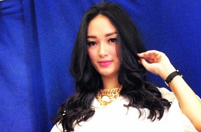 Zaskia Gotik Tak Inginkan Ada Lamaran, Trauma dengan Vicky Prasetyo?