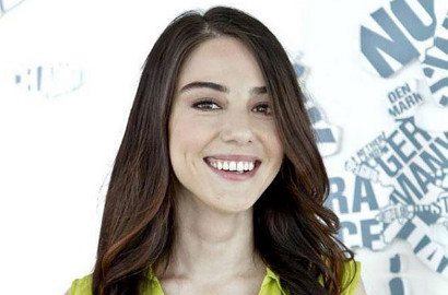 Rayakan HUT Turki Ke-92, Ini Aksi Para Selebriti Ozge Rayakan HUT Turki Ke-92, Ini Aksi Para Selebriti Ozge