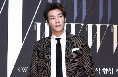 Kim Young Kwang Akui Lelah Perankan Cinta Bertepuk Sebelah Tangan