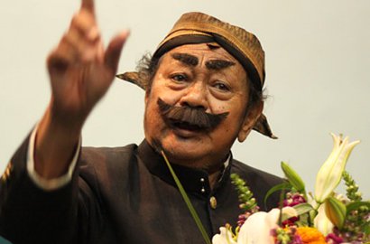 Tunggu Jenazah, Keluarga Enggan Komentari Kematian Pak Raden