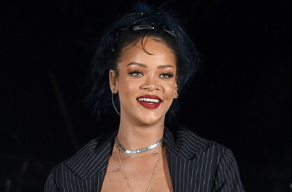Rihanna Pamer Dada di 'B**ch Better Have My Money' Versi Baru