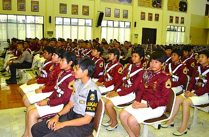Lupakan Nama Tuhan dan Syaiton, Taruni Cantik Ini Bernama Indonesia