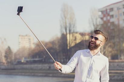Pria Ini Keluar dari Pekerjaan Demi Pecahkan Rekor Selfie