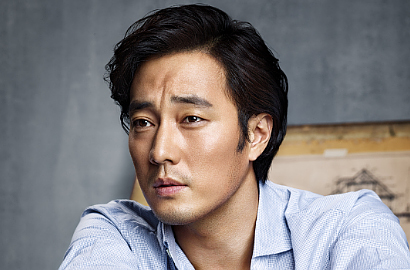 Intip Foto So Ji Sub Saat Adegan Hujan 'Oh My Venus'