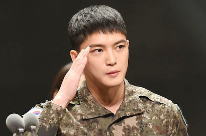 Jaejoong JYJ Pakai Jam Tangan Rp 2 M Saat Wamil, Netter: Tak Masalah Kan