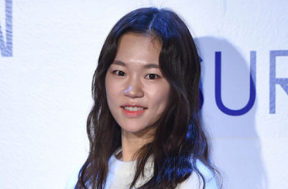 Han Ye Ri Masih Pasang Wajah Galau dan Sendu di 'Dramatic Night'