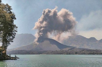 Anak Gunung Rinjani Meletus, 3 Kabupaten di Bali Tertutup Abu