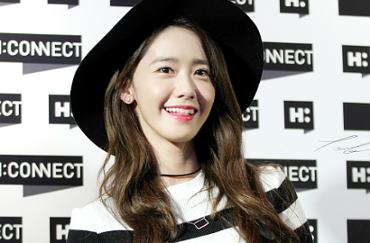 Dapat Buku dari Fans, Yoona SNSD Syok Lihat Fotonya Bareng Jessica